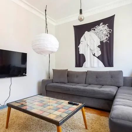 Cozy Flat 6 Min Walking To Taksim Square * איסטמבול